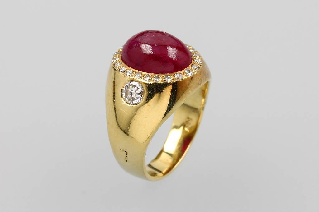 14 kt gold ring with ruby and diamonds (1 of 1)