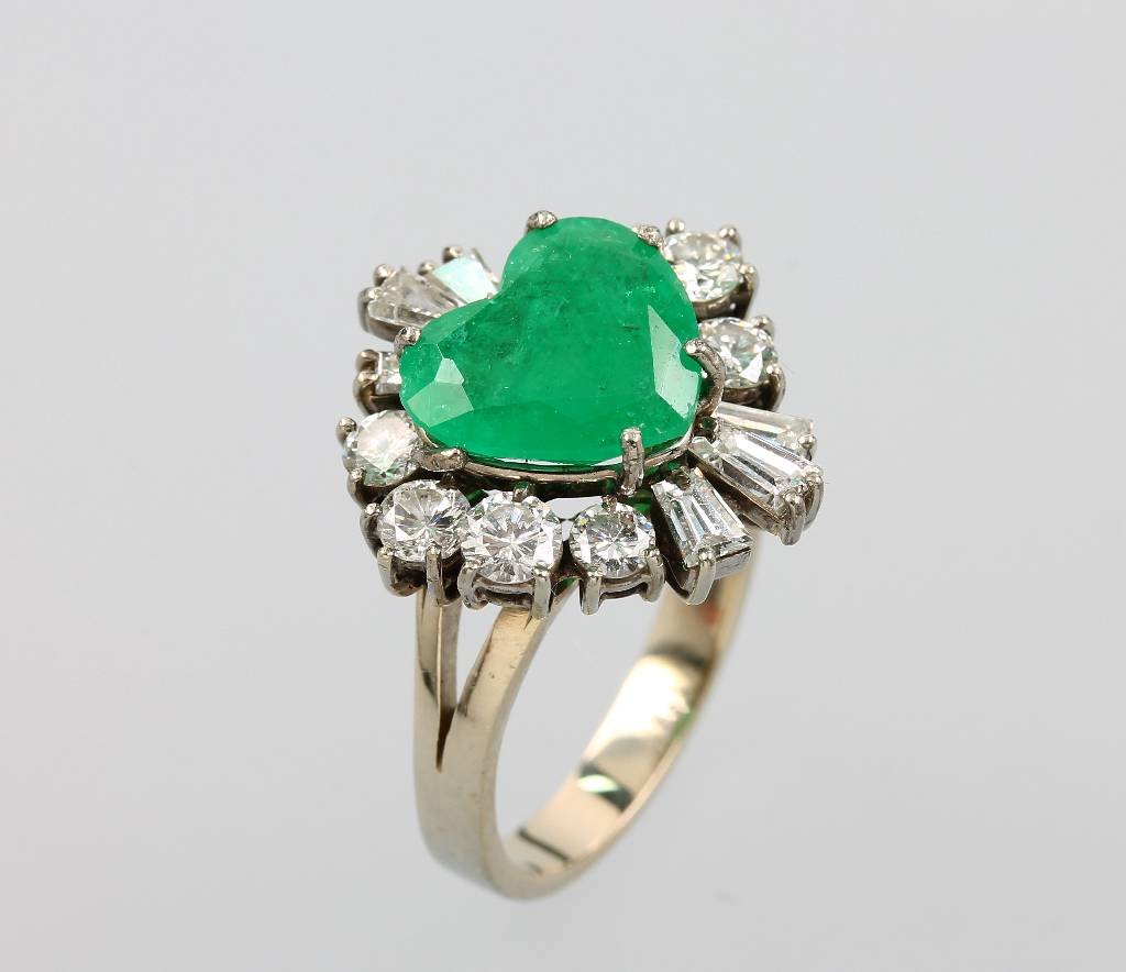 14 kt gold ring with emerald and diamonds (1 of 1)