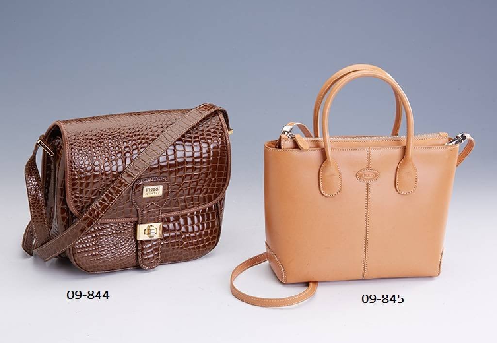 Small TODS shoulder bag (1 of 1)