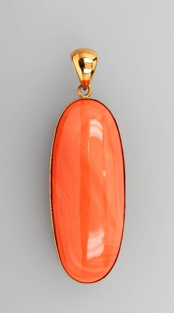 14 kt gold pendant with coral cabochon (1 of 1)