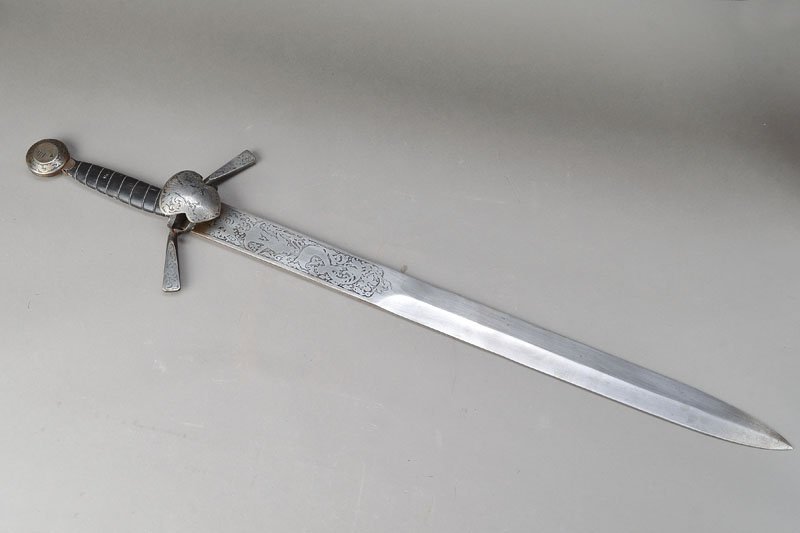 Large knights sword, after medieval model (1 of 1)