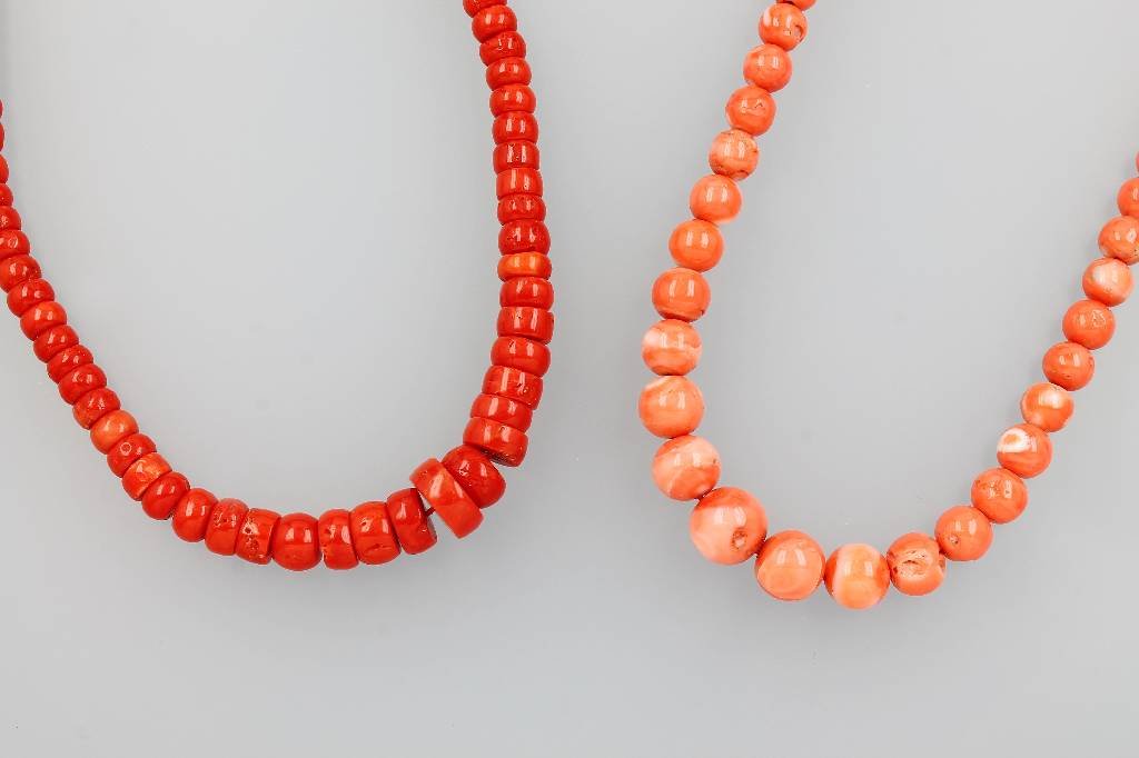 Lot 2 necklaces with coral spheres (1 of 1)