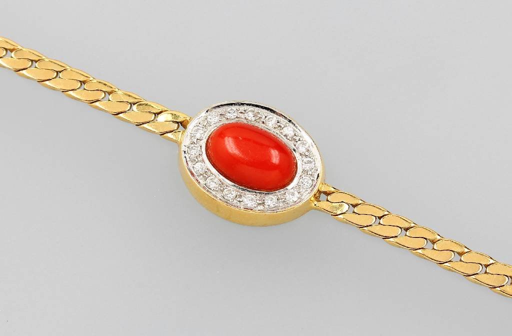 14 kt gold bracelet with coral (1 of 1)