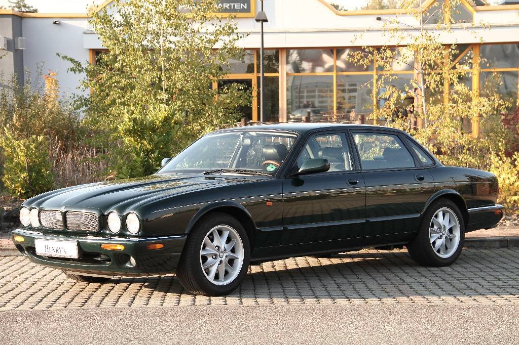 1999 Jaguar XJ8 Sport Lot 8009