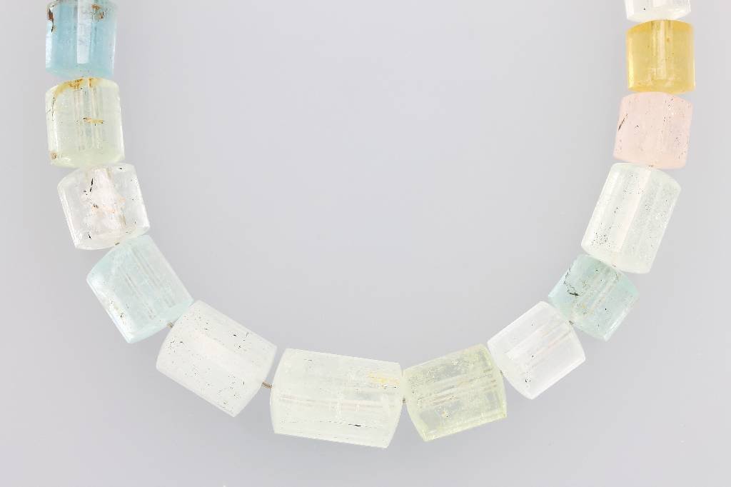 Strand made of colourful beryls and aquama- rines, (1 of 1)