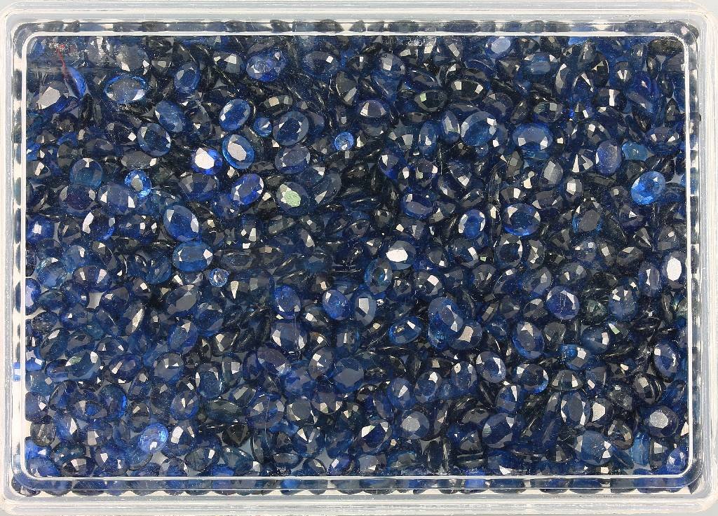 Lot loose bevelled sapphires, (1 of 4)