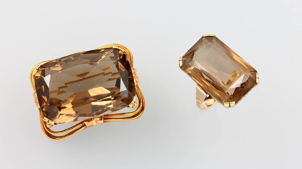 14 kt gold lot with smoky quartz, approx. 1950,: 14 kt gold lot with smoky quartz, approx. 1950, YG 585/000, tested, comprised of: ring, ringsize 56, back jacket, approx. 9 g, brooch, approx. 3.5 x 2.5 cm, approx. 21.9 g, bevelled octagonal smoky qu