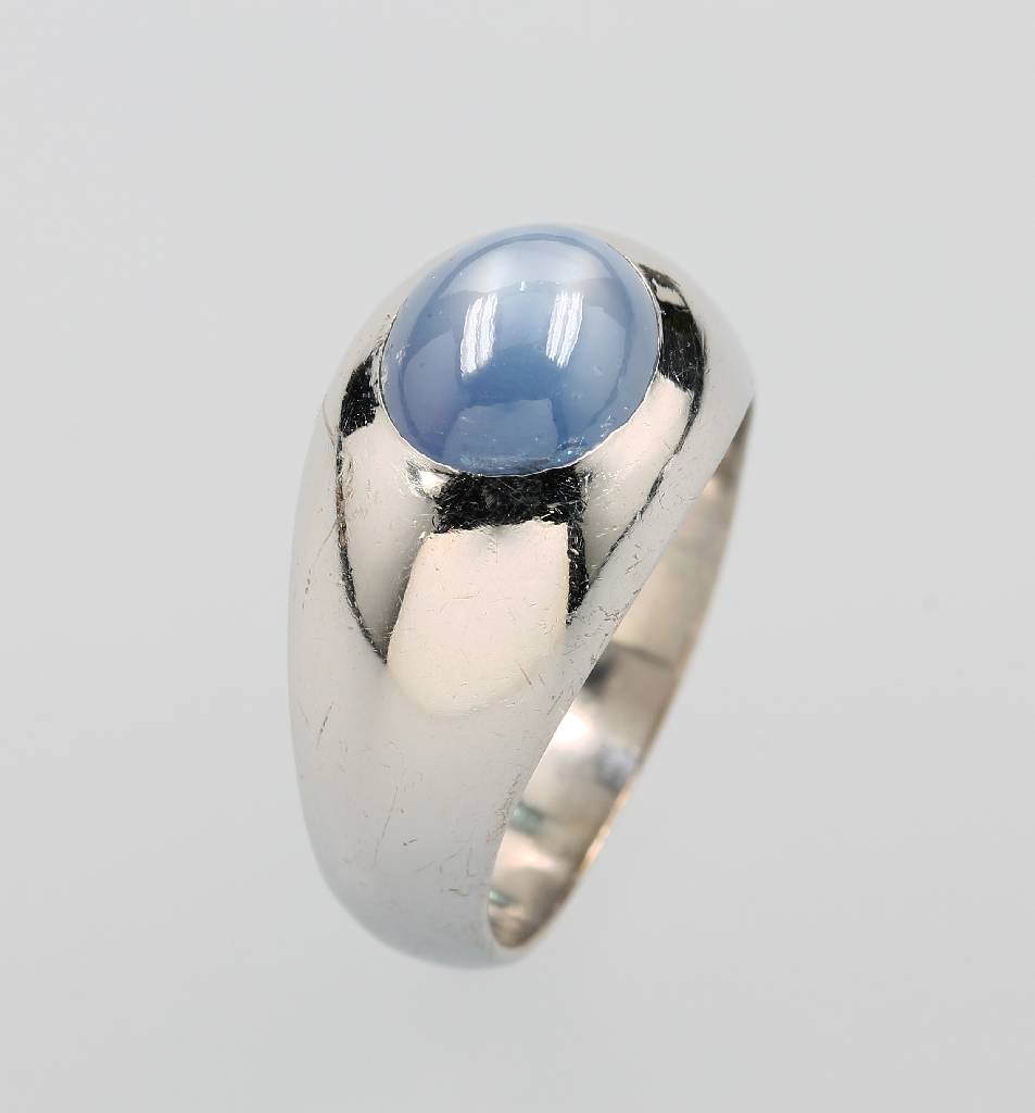 18 kt gold ring with star sapphire (1 of 1)