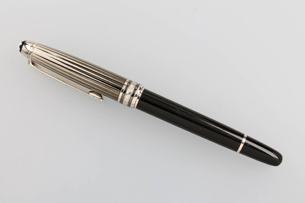 Montblanc Masterpiece fountain pen: Montblanc Masterpiece fountain pen , Doue Black-White, quill YG/WG 750/000