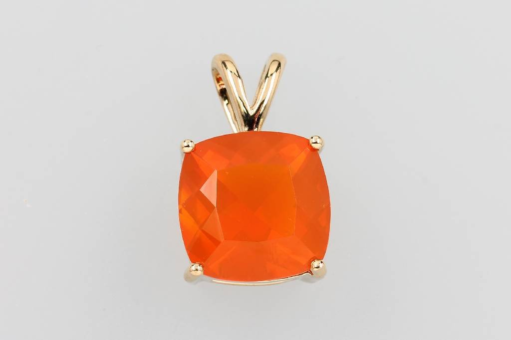 18 kt gold pendant with mexican fire opal (1 of 1)