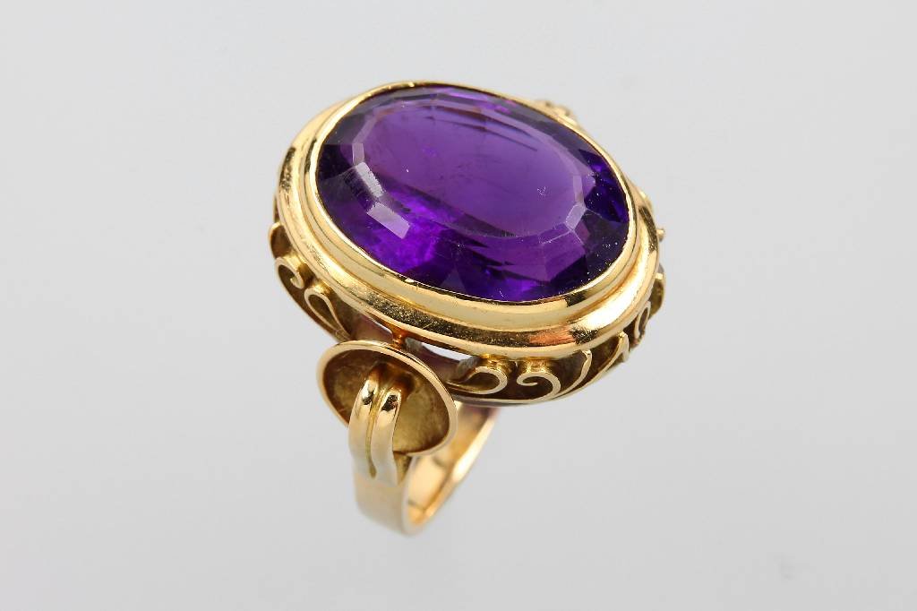 14 kt gold ring with amethyst (1 of 1)