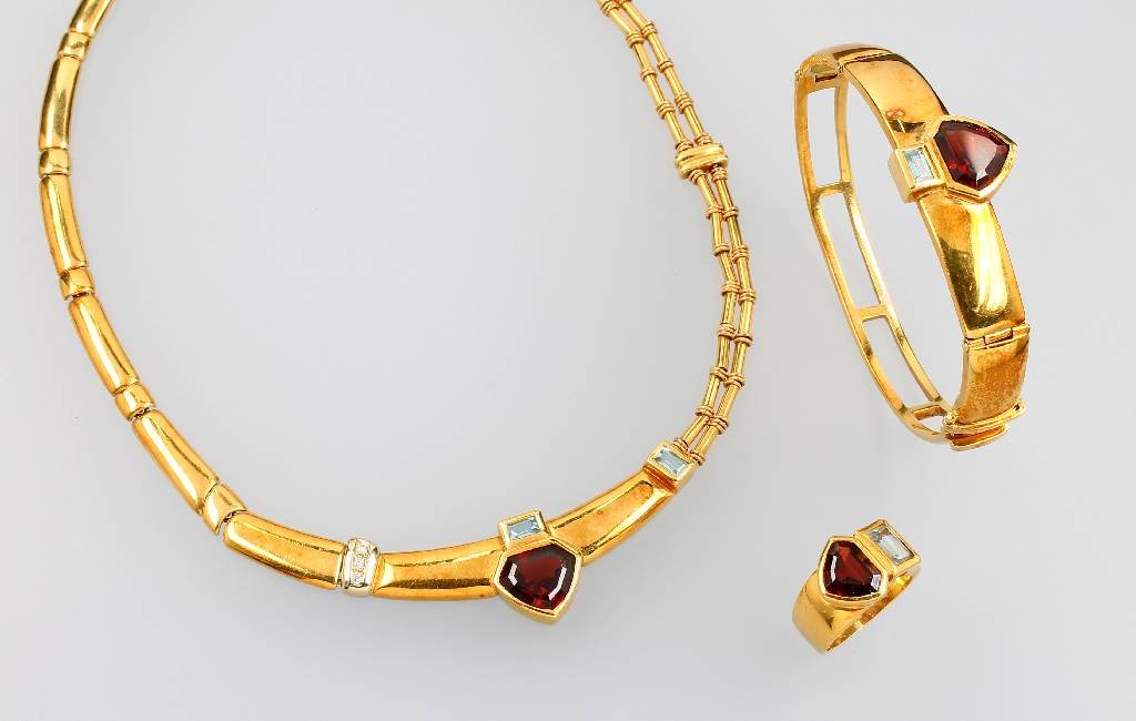 Set of 18 kt gold jewelry with garnets and aquamarines (1 of 1)