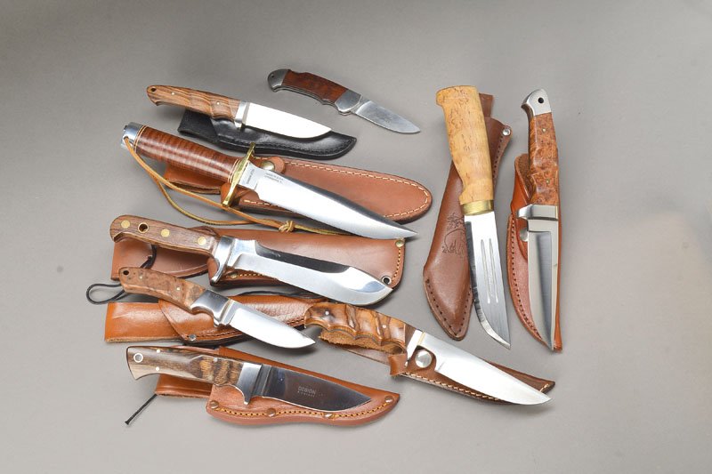 9 various hunting knives (1 of 1)