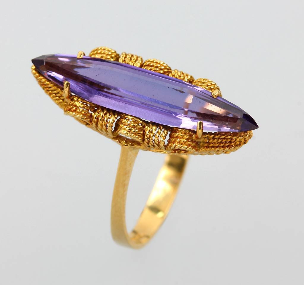 Ring with amethyst, YG 750/000, german approx (1 of 1)