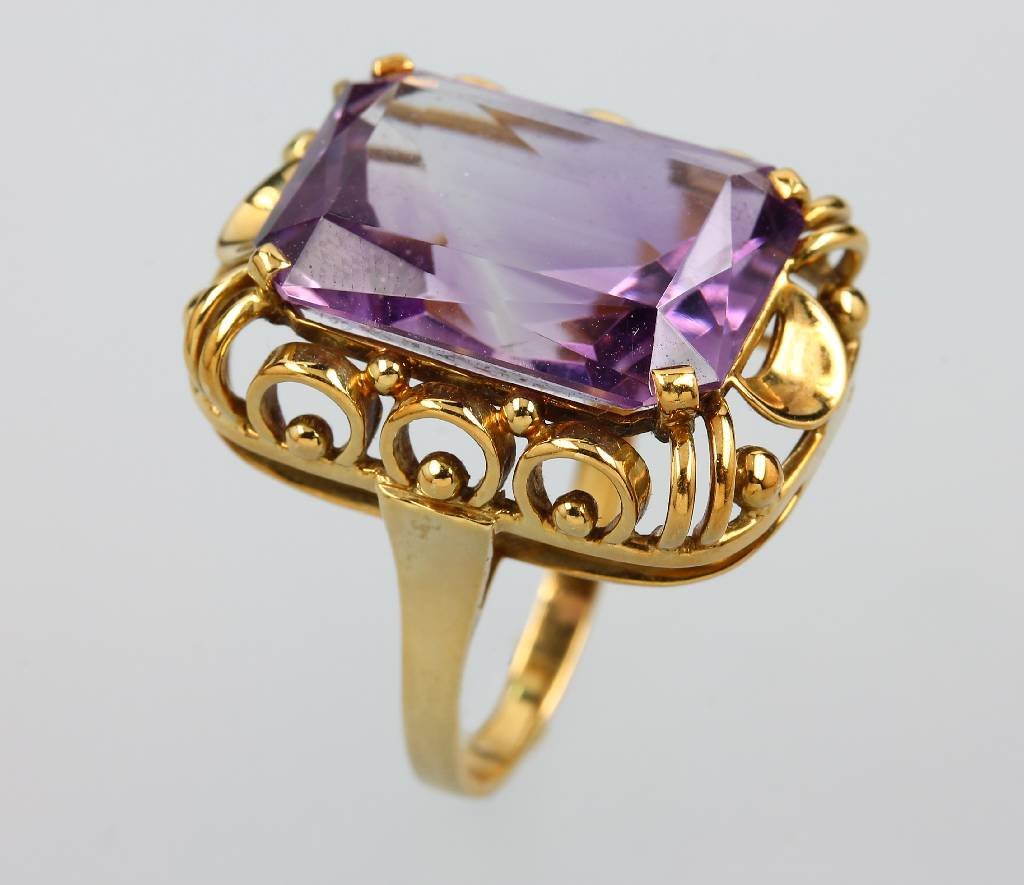 14 kt gold ring with amethyst (1 of 1)