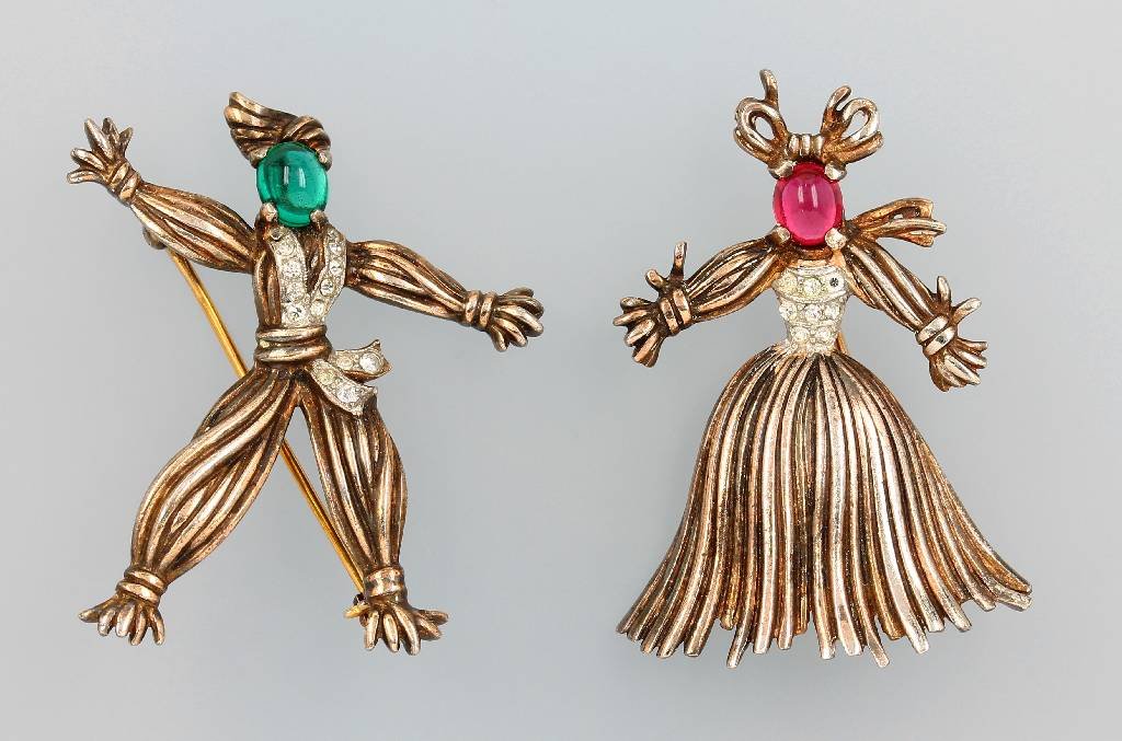 Pair of Trifari broochs, 'Nenette and Rintintin': Pair of Trifari broochs, 'Nenette and Rintintin' , TRIFFARI, 1948/50, design Alfred Philippe 1943, fine rhine stones respectively glass cabochons, red and green, min. signs of usage, similarly picture