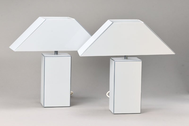 Pair of table lamps, 1970s: Pair of table lamps, proximity Harvey Guzzini,1970s, Plexiglas, light gray with gray edges, each one focal points, approx. 43 x 44 cm