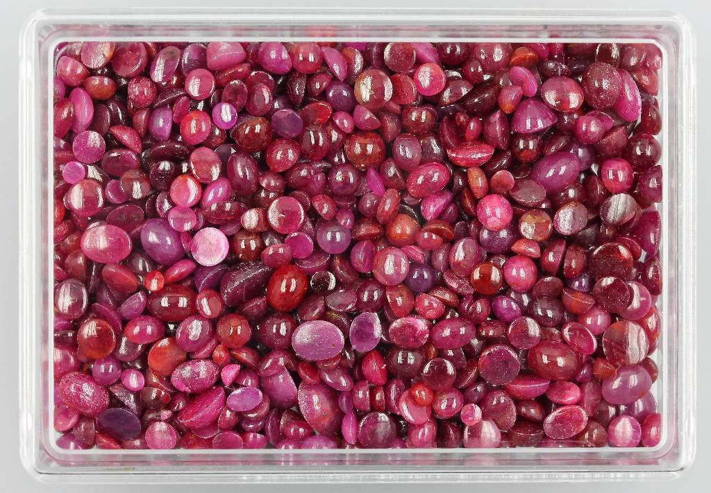 Lot loose rubies (1 of 1)