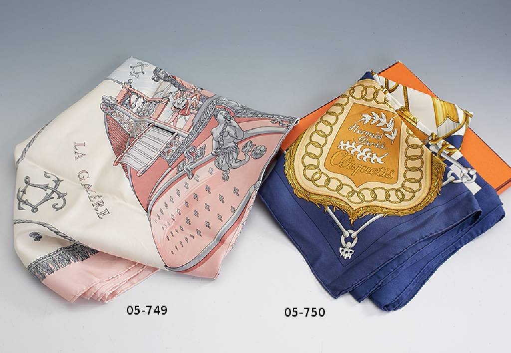 HERMES Carree, 100% Silk, 'VUE DU CAROSSE DE LA GALERE: HERMES Carree, 100% Silk, 'VUE DU CAROSSE DE LA GALERE LA REALE', creamcoloured ground, grey and rosecoloured decor, approx. 88 x 88 cm, handrolled, in orig. case