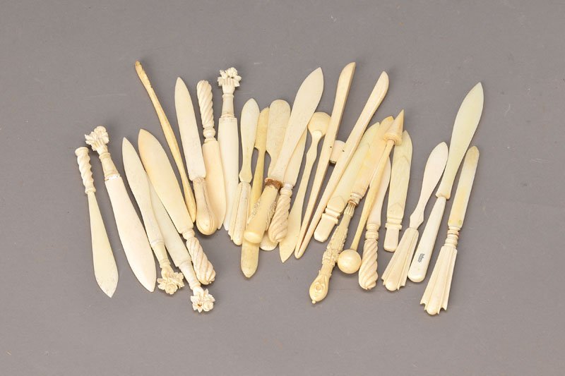 24 parts of Ivory and bone: 24 parts of Ivory and bone, German, 19.th c., Mostly Paper knives and letter opener, so glove turner and fixture, L. approx. 10-17cm