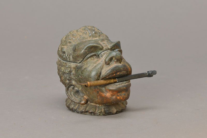 Precipitated ink pot: Precipitated ink pot, tin-Zinc cast, around 1895/1900, glass insert missing, formerly bronzed, in addition earlier pen holder, around 1900, ebony handle, traces of use, corroded, approx. 10x9,5x12 cm,