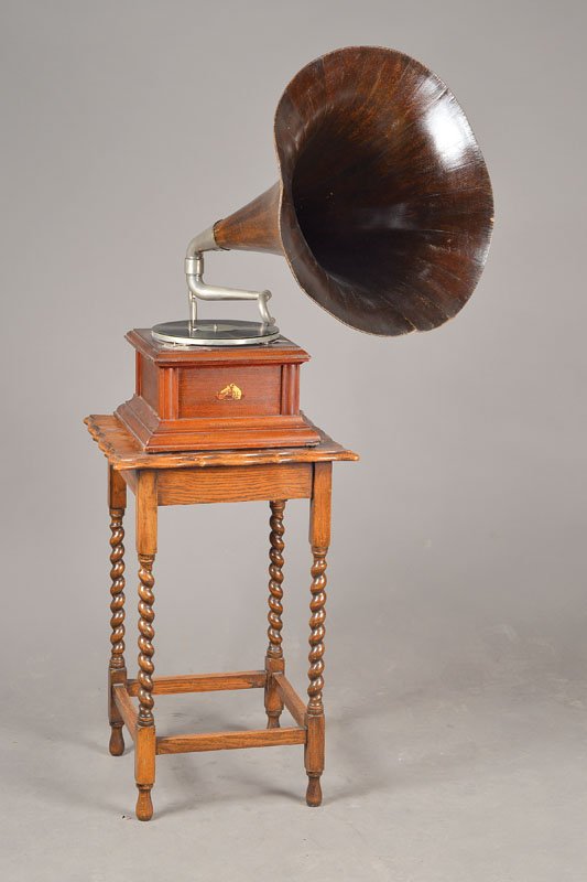 Horn gramophone, England (1 of 1)