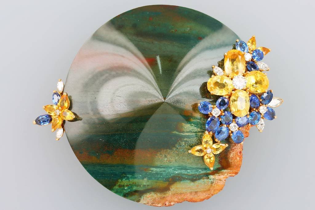 18 kt gold unusual brooch/pendant with sapphires and (1 of 1)