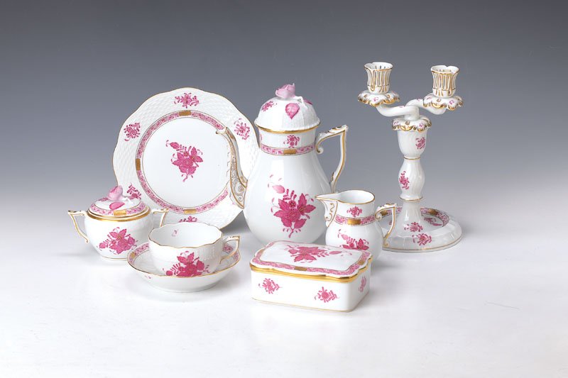 coffee set, Herend, 20th C.: coffee set, Herend, 20th c., Apponyi in purplered, coffee pot, sugar bowl, milk jug , 6 cupswith saucers, 6 pastry plates, lidded box, Candlestick, king cake plate, gold rim