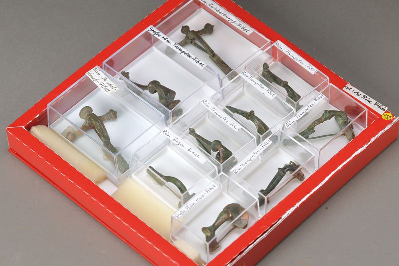 10 roman fibulae, 2.-3.th C. (1 of 1)