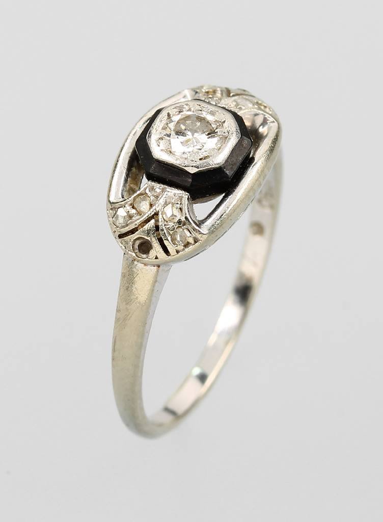 18 kt gold art-deco ring with diamonds and onyx (1 of 1)