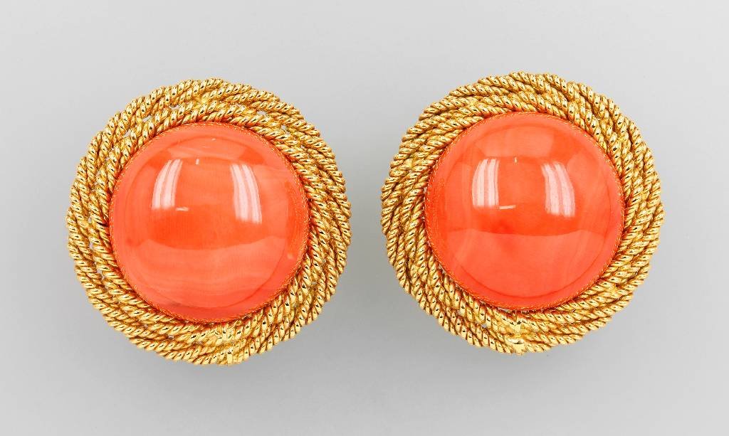 Pair of 18 kt gold earclips with corals (1 of 1)