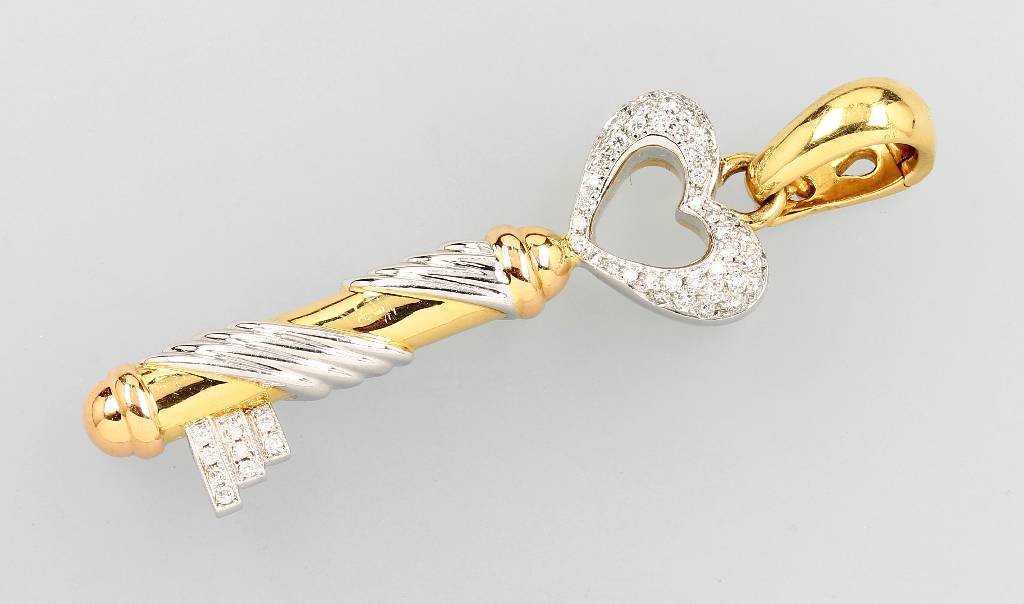 18 kt gold pendant 'key' with brilliants by CHIMENTO: 18 kt gold pendant 'key' with brilliants by CHIMENTO, YG/WG/RoseG 750/000, heart shaped key ring and key bit, with brilliants total approx. 0.40 ct Wesselton/si, YG, WG and RoseG, l. approx. 6.5 cm, s