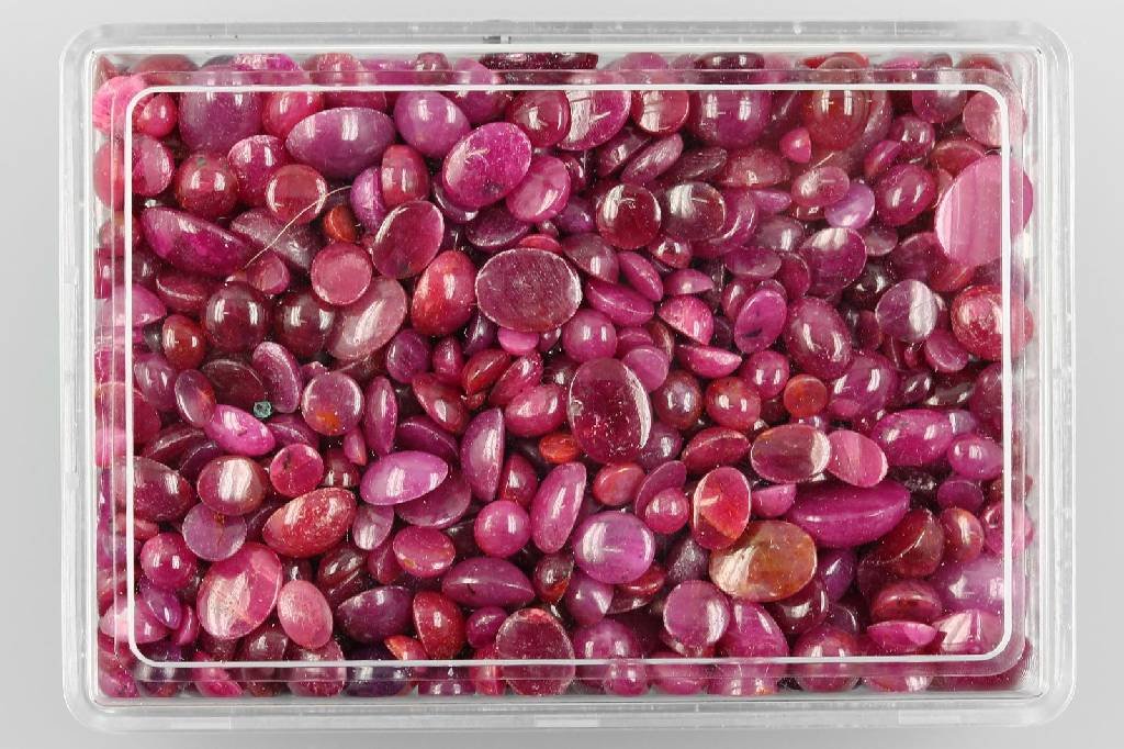 Lot loose ruby cabochons (1 of 1)