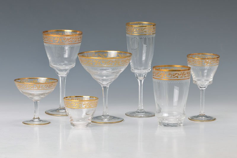 large glass set: large glass set, probably Val St. Lambert, etched gold rim: 5 champagner flutes H.approx.18.5 cm; 8 champagne glasses H.approx. 13 cm; 6 liqueur glasses H.approx. 8 cm; 3 White wineglasses, 1x small C