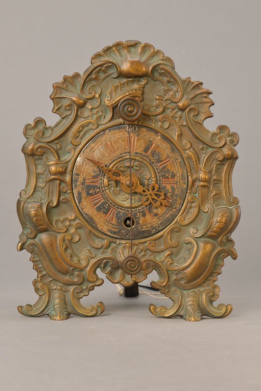 Table clock (1 of 1)