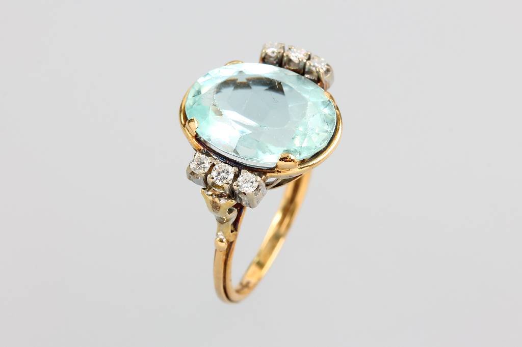 14 kt gold ring with aquamarine and diamonds (1 of 1)