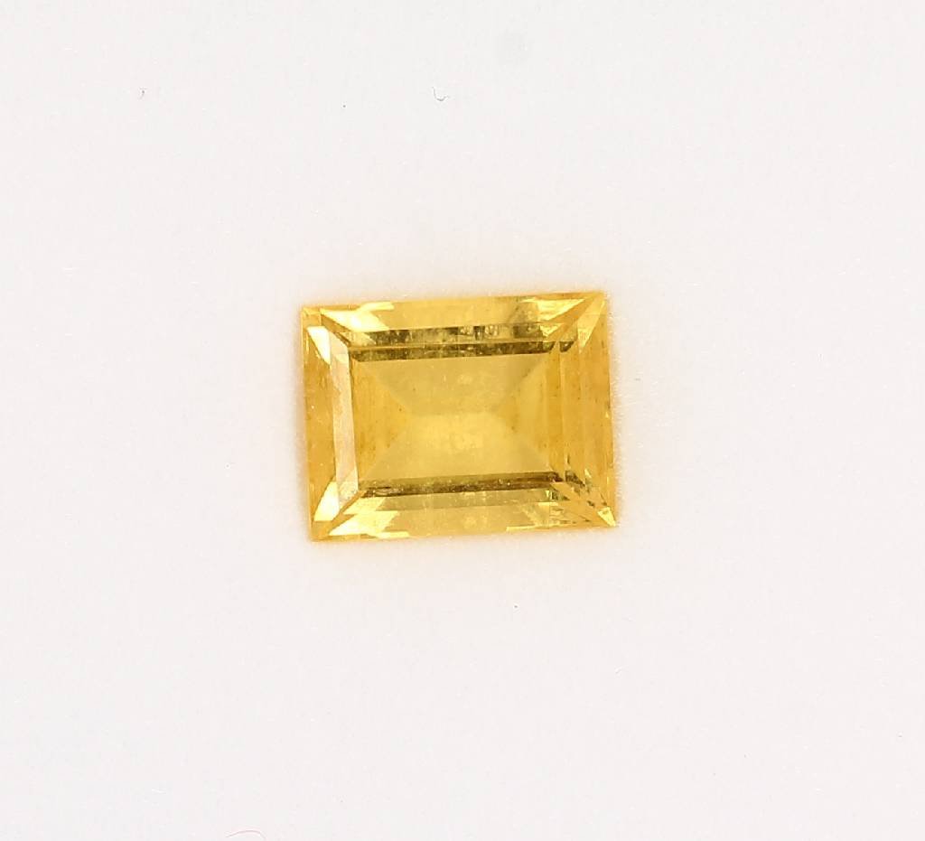 Loose bevelled yellow beryl: Loose bevelled yellow beryl , 2.74 ct, rectangle