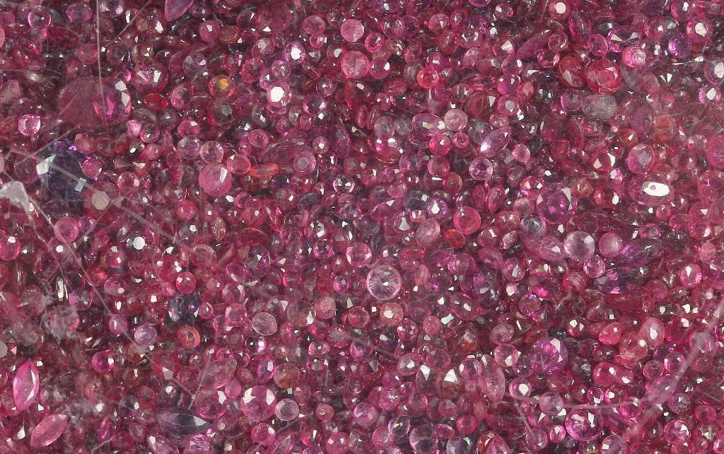 Lot loose rubies (1 of 1)