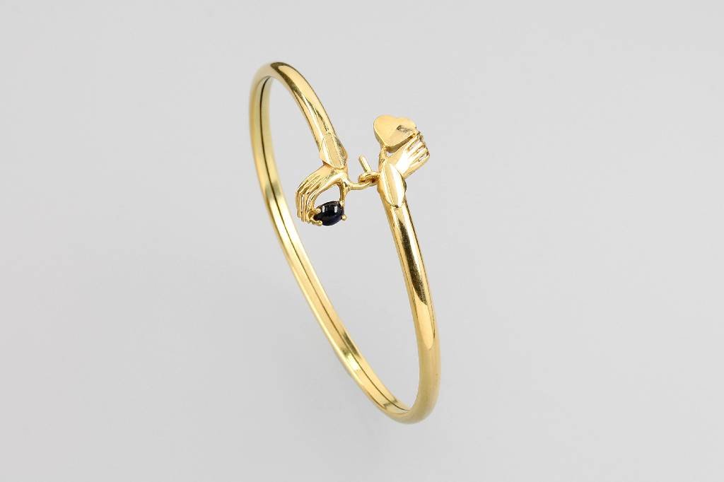 14 kt gold bangle with sapphire (1 of 1)