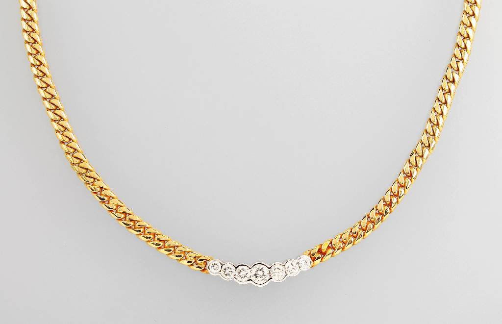 Flat curb necklace with brilliants: Flat curb necklace with brilliants , YG 750/000, 7 brilliants total approx. 1.80 ct Top Wesselton-Wesselton/si1, l. approx. 42 cm, case lock with safety eight, approx. 45 g