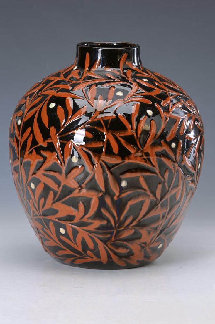 vase: vase, Prof. Max Läuger, around 1910, ceramic, Model no. 507 'Zweige', black ground, red brown slip-trailer painting with creme coloured points, H. approx. 22cm