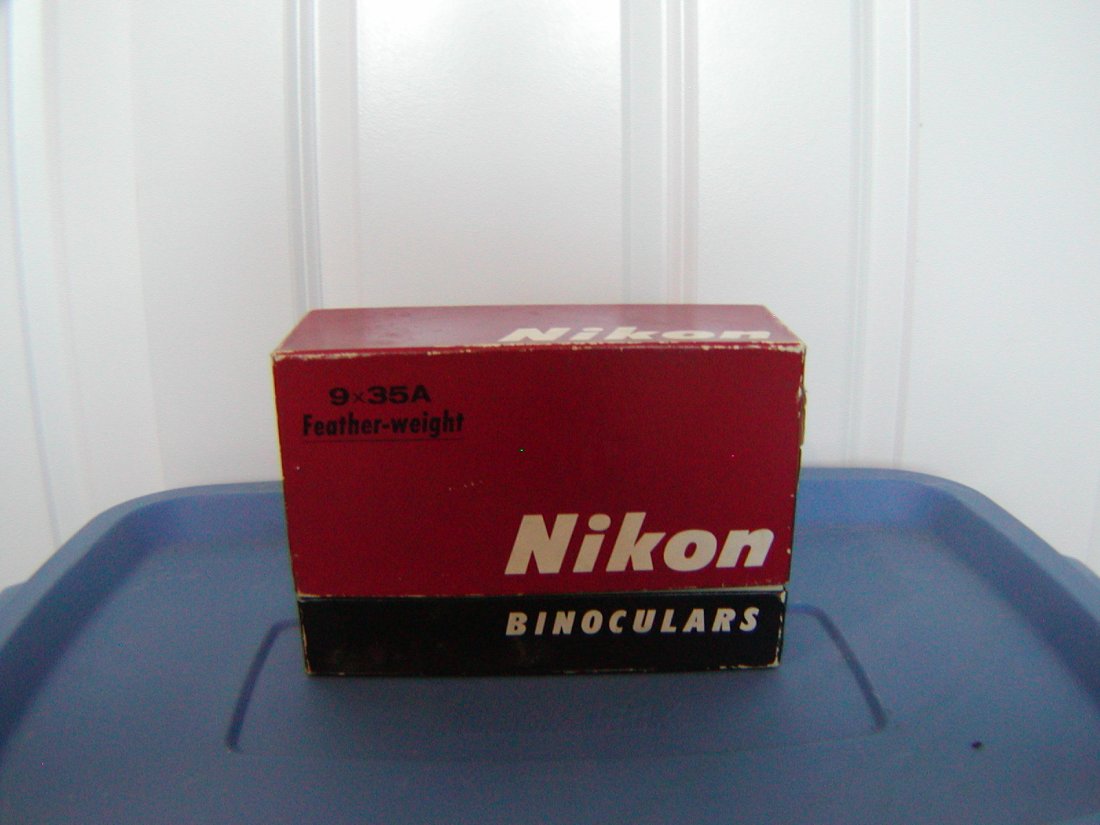 Nikon Binoculars 9x35A Fearher Weight: Nice light and in original case and box