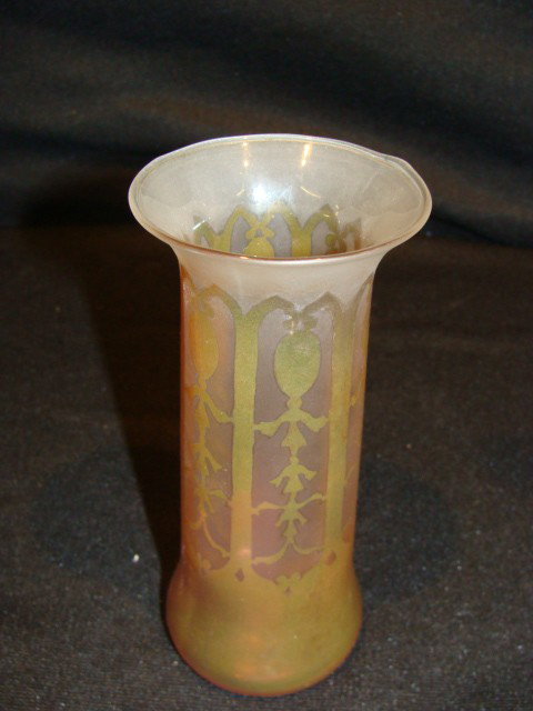 Cranberry cameo vase attributed to Daum France: Cranberry cameo vase attributed to Daum France