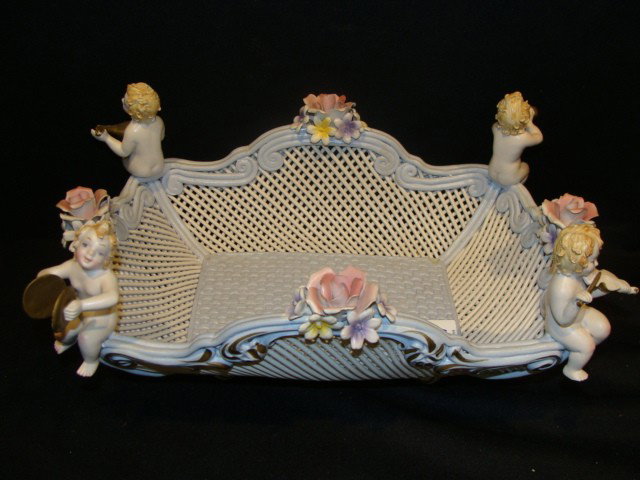 Capodimonte Basket w/ cherubs: Capodimonte Basket w/ cherubs