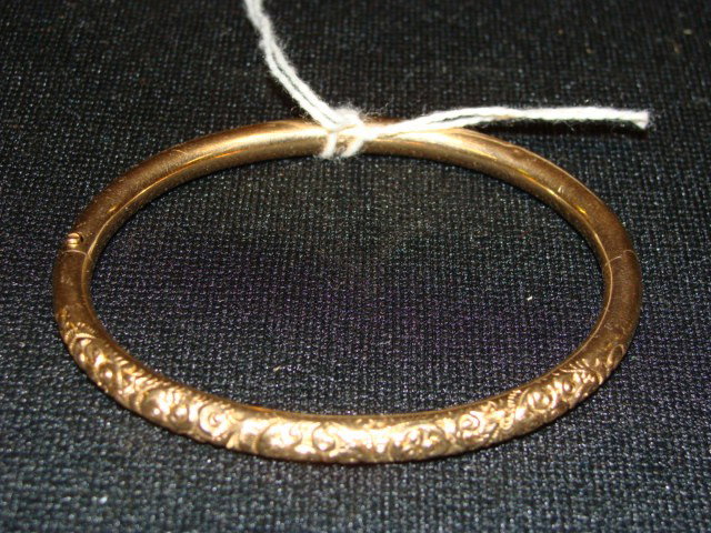 10kt gold bracelet 6 grams: 10kt gold bracelet 6 grams