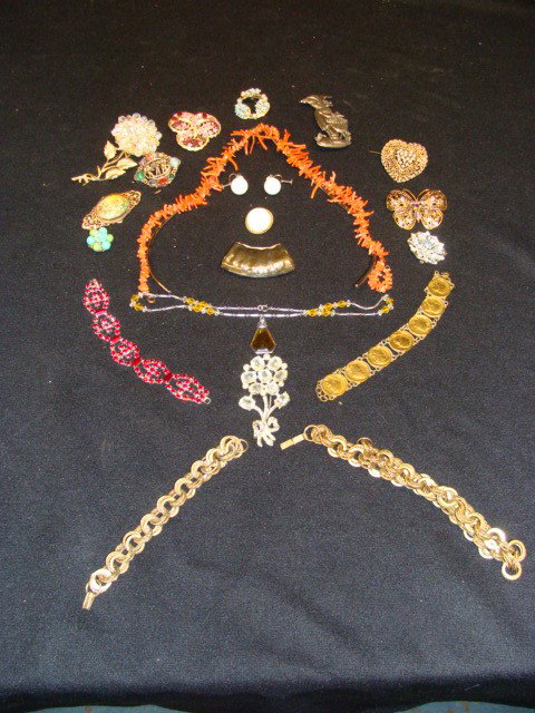Costume Jewelry: Costume Jewelry