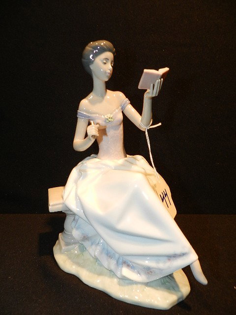Lladro "Love Poems" #06548 9.50": Lladro "Love Poems" #06548 9.50"