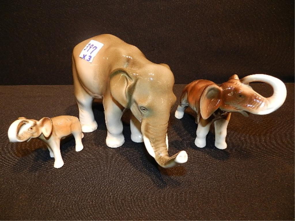 3pc Graduating Royal Dux Elephants: 3pc Graduating Royal Dux Elephants