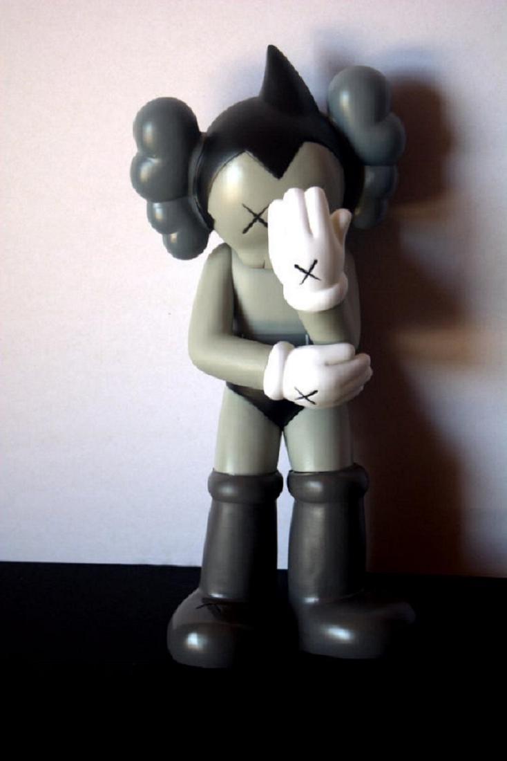 Original Fake KAWS Astro Boy Action Figure 37cm,: Original Fake KAWS Astro Boy Action Figures 37 cm. without original box. REPLICA. Approximate measures: 37 cm.