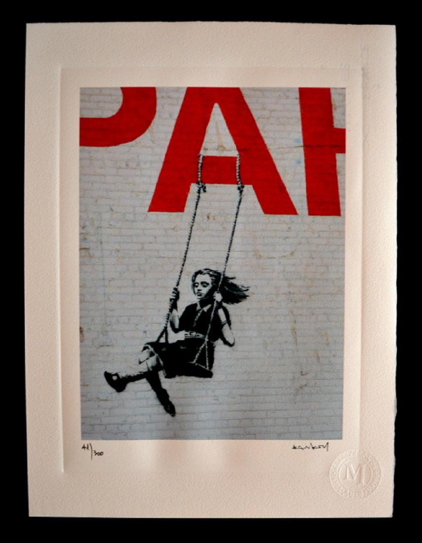 Banksy - Child on a swing, signed plate: Reproduction, Size: 38x28 cmts. Modern lithography finished by hand. Vivera ink pigment. NumÃ©ration in pencil . Printed Signature . Press Mark Arches. Stamp of the Editor. Certificate Edition 300/.